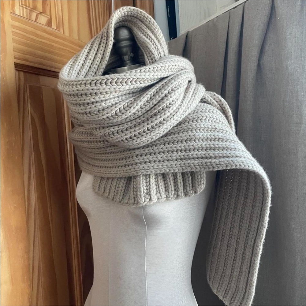 COS Chunky Knit Scarf Wrap in Light Gray